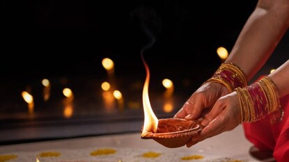 এই সময় দেবী মন্দির ও স্থানে স্থানে মায়ের আরাধনা করা হয় এই সময় দেবী মন্দির ও স্থানে স্থানে মায়ের আরাধনা করা হয়