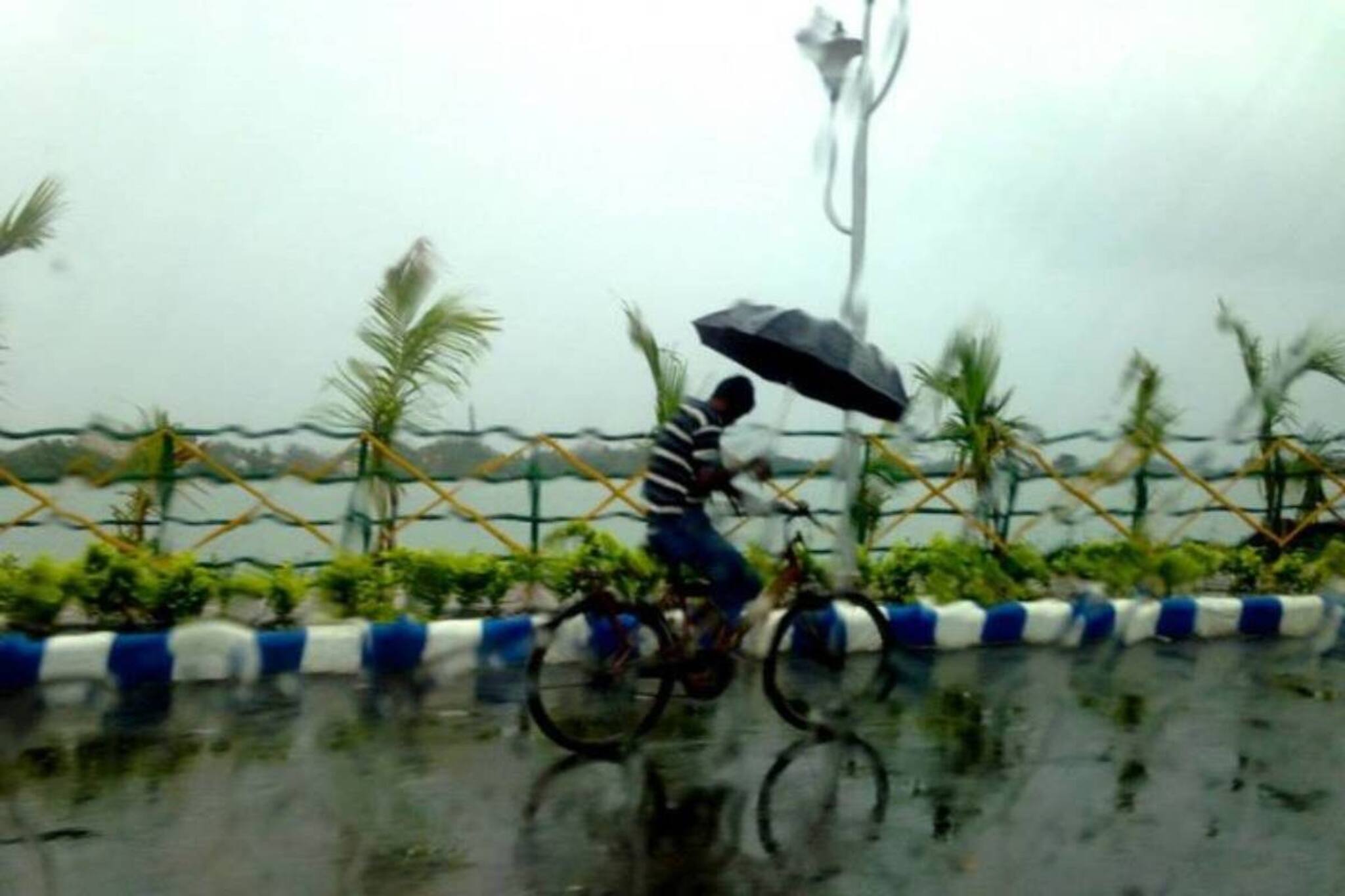 রবিবার কোথায় কোথায় বৃষ্টি হবে? কলকাতায় পুজোর প্রতিদিনই বৃষ্টি? লেটেস্ট আপডেট!