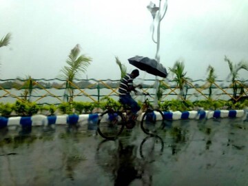 রবিবার কোথায় কোথায় বৃষ্টি হবে? কলকাতায় পুজোর প্রতিদিনই বৃষ্টি? লেটেস্ট আপডেট!
