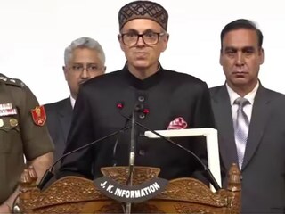 মুখ্যমন্ত্রী হিসেবে শপথ নিলেন ওমর আবদুল্লাহ৷ 