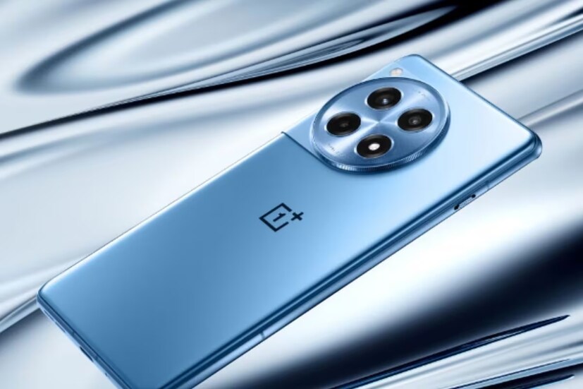 OnePlus 13 নিয়ে যে সব খবর সামনে আসছে তা থেকে জানা যাচ্ছে, ফ্ল্যাগশিপ ফোনে ২৪ জিবি র‍্যাম থাকতে পারে। সঙ্গে দেওয়া হতে পারে 100W ওয়্যার এবং 50W ওয়্যারলেস চার্জিং সাপোর্টের জন্য 6,000mAh ব্যাটারি প্যাক। এই আপগ্রেডগুলোর কারণে লঞ্চের সময় দাম বাড়তে পারে বলে অনুমান করছেন অনেকেই।