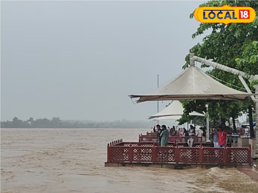 : শীতে পশ্চিম ভ্রমণ বহুকাল ধরে বাঙালির ভ্রমণ পরিকল্পনার তালিকায় জায়গা করে নিয়েছে। এবার যদি পালামৌর কথা ওঠে, তার সঙ্গেও রয়েছে বাঙালির বিশেষ যোগ। সাহিত্যসম্রাট বঙ্কিমচন্দ্র চট্টোপাধ্যায়ের বড় ভাই সঞ্জীবচন্দ্র চট্টোপাধ্যায়ের পালামৌ নামের ভ্রমণোপন্যাসের কথা এক্ষেত্রে না বললেই নয়। তিনি যখন গিয়েছিলেন, দেখেছিলেন &quot;পালামৌ পরগণায় পাহাড় অসংখ্য, পাহাড়ের পর পাহাড়, তাহার পর পাহাড়, আবার পাহাড়; যেন বিচলিত নদীর সংখ্যাতীত তরঙ্গ&quot;। 