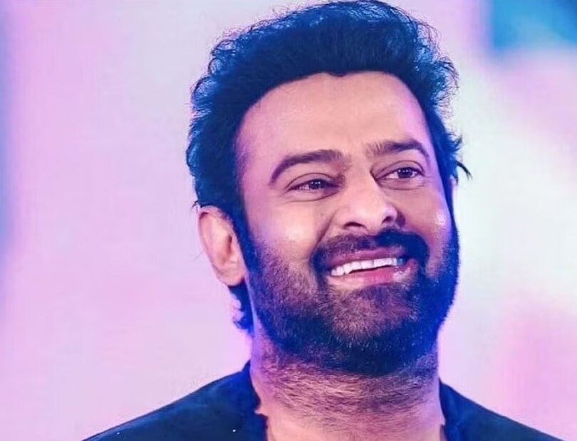 বুধবার ২৩ অক্টোবর শুভ জন্মদিন! দেশের কোণে কোণে ছড়িয়ে পড়েছে খবর। ২৩ অক্টোবর, ২০২৪ তারিখের সকাল থেকেই শুভেচ্ছার বন্যায় প্লাবিত হয়েছেন ভারতীয় ছবির অন্যতম জনপ্রিয় অভিনেতা প্রভাস। এই বছর তিনি পা দিলেন ৪৫ বছরে। কেরিয়ার তাঁর শুরু হয়েছিল দক্ষিণী ছবিতে অভিনয় দিয়েই। তবে, এখন আর প্রভাস শুধুই দক্ষিণী ছবির এক উজ্জ্বল নাম নন। বিশেষ করে বাহুবলী মুক্তি পাওয়ার পর থেকে তাঁর যশ প্রসারিত হয়েছে সারা দেশে।