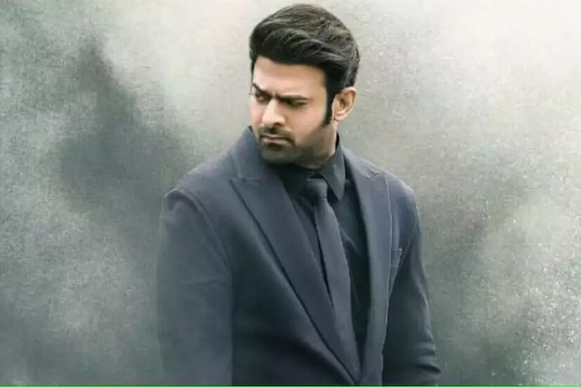 জল্পনা এই- অনুষ্কার মতের সঙ্গে নায়কের মত মিলছিল না। মজার ব্যাপার, আদিপুরুষ ছবিতে অভিনয়ের সূত্রে কৃতী শ্যাননকে নিয়েও প্রভাসের বিয়ের জল্পনা চলেছে। দেখা যাক তা ভবিষ্যতে সত্যি প্রমাণিত হয় কি না!