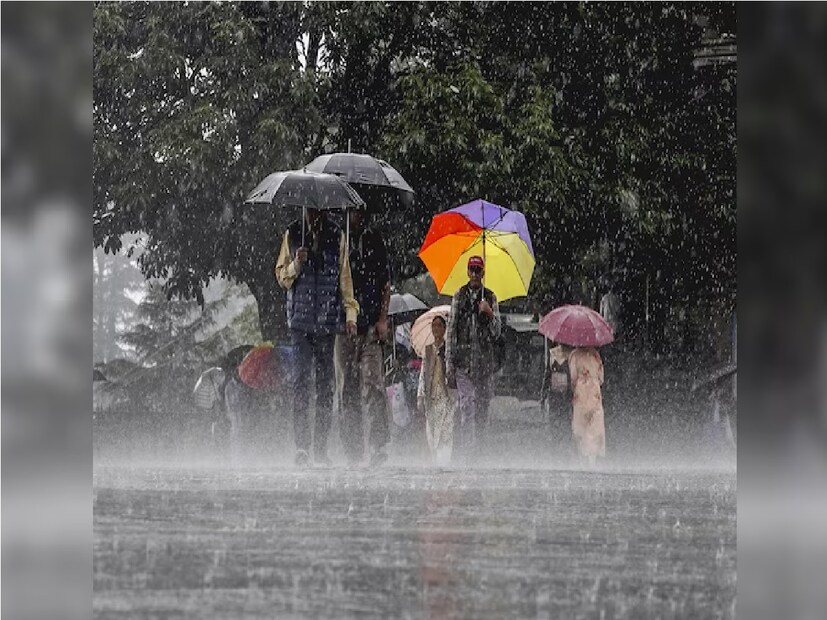 অসম ও তার পার্শ্ববর্তী এলাকায় তৈরি হয়েছে ঘূর্ণাবর্ত। সেই সাইক্লোনিক সার্কুলেশনটি লোয়ার ট্রপোস্ফিয়ার স্তরে বিস্তৃত রয়েছে৷ এর মধ্যে দিয়ে বিস্তৃত রয়েছে সক্রিয় অক্ষরেখা৷ এছাড়াও রয়েছে নতুন তৈরি হওয়া একটি পশ্চিমী ঝঞ্ঝা৷ এরই জেরে ইতিমধ্যেই শুরু হয়েছে উত্তরবঙ্গের বিভিন্ন জেলায় শিলাবৃষ্টি৷