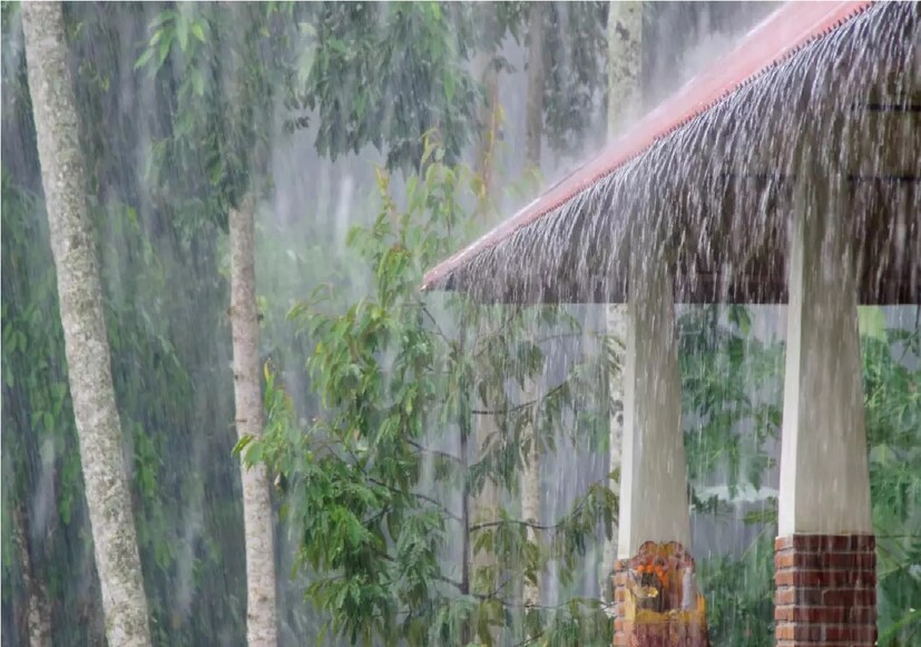 ঝাড়গ্রাম জেলা থেকে এখনও পর্যন্ত কোনও খয়ক্ষতির রিপোর্ট নেই নবান্নে। ভারী বৃষ্টি হচ্ছে। সেই কারণে কিছু কিছু এলাকায় জলমগ্ন হচ্ছে। (রিপোর্টার-- সোমরাজ বন্দ্যোপাধ্যায়)