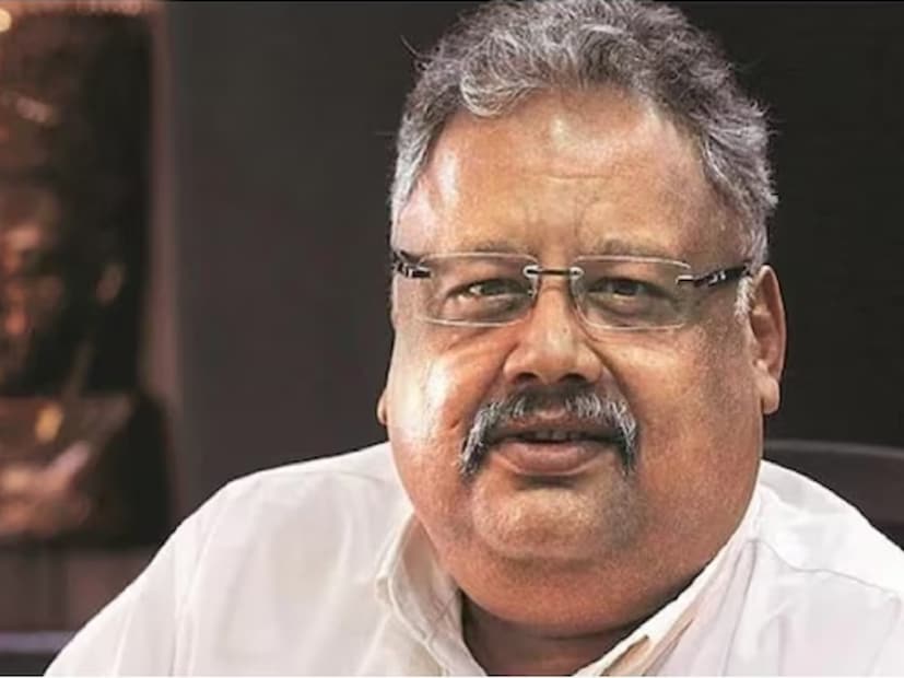বিনিয়োগ শুরু করেছেন। অনুপ্রাণিত হয়েছেন। বাজারের চালু কথা হল, রাকেশ ঝুনঝুনওয়ালার ভবিষ্যদ্বাণী না কি অক্ষরে অক্ষরে ফলে যায়। এই গুণের জন্যই তিনি বিলিয়নেয়র স্টক ইনভেস্টর হতে পেরেছিলেন।