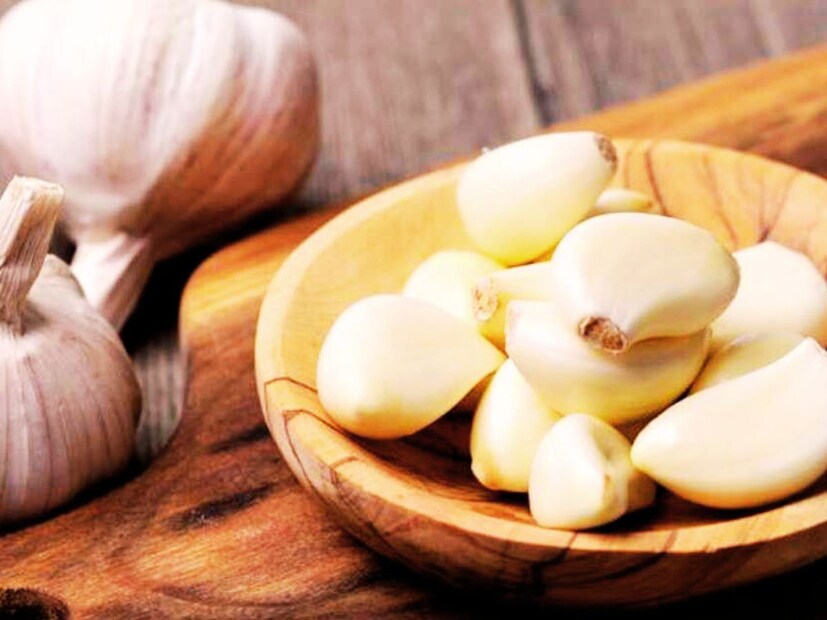 একই সঙ্গে রসুনে ভিটামিন সি, বি ৬, ম্যাঙ্গানিজের সঙ্গে কয়েকটি অত্যন্ত গুরুত্বপূর্ণ পদার্থ থাকে ৷ প্রতীকী ছবি ৷