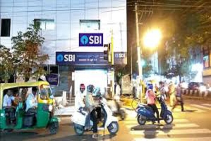 To invest money in this scheme you have to go directly to the branch office, SBI, YONO, YONO Lite (Mobile Banking App). It will also be executed through internet banking Symbolic image