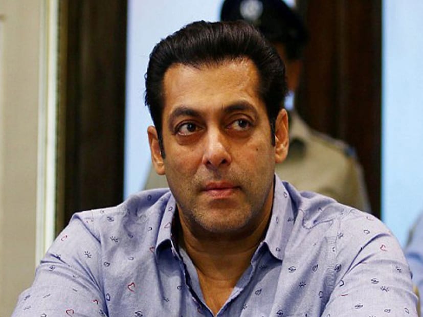 সম্প্রতি অভিনেতা সলমন খান নেটফ্লিক্সের দ্য গ্রেট ইন্ডিয়ান কপিল শো-এর তৃতীয় সিজনের উদ্বোধনে অতিথি হয়ে এসেছিলেন৷ সেখানে এসে নিজেই নিজের শারীরিক অবস্থার কথা ফাঁস করলেন৷ যা শুনেই উদ্বিগ্ন হয়ে পড়েছেন ভক্তরা৷
