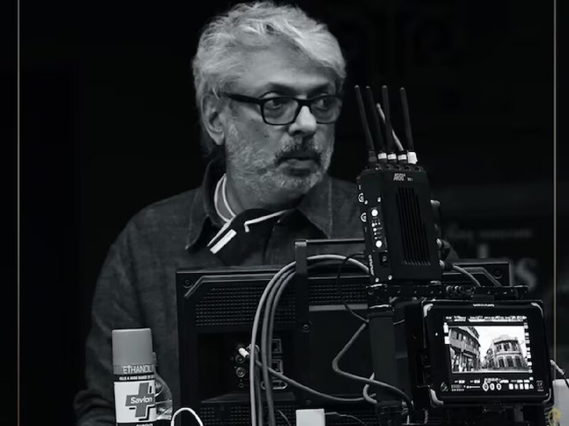 ছবির মুক্তির আগে একবার দেখতে চেয়েছিলেন ঋষি। সঞ্জয় গোপনীয়তা রক্ষা করতে বদ্ধ পরিকর ছিলেন। মুক্তির আগে একটি ফ্রেমও কাউকে দেখাননি তিনি। ঋষিকে বলে দেন, &quot;ছবি শেষ হয়নি এডিট&quot;। 