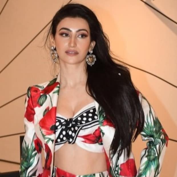 এরপর নিজের সঙ্গীর মধ্যে কোন কোন গুণ চাইতেন, সেটাও তুলে ধরেছেন শালিনী। তিনি বলে চলেন, “বিয়ে বাড়িতে রীতিমতো নিজেরাই এগিয়ে এসে ওঁরা আলাপ করেছিলেন। আমি বলেছিলাম যে, আমি এমন একজনকে স্বামী হিসেবে চাই, যিনি মদ্যপান কিংবা ধূমপান করেন না। এমনকী জুয়াতেও আমার স্বামীর আসক্তি থাকা চলবে না। আসলে আমি এমন একজনকে পাশে চেয়েছিলাম, যাঁর সঙ্গে আমার সবটা মেলে। আর সঞ্জয় এবং ওঁর পরিবারের সঙ্গে আলাপ পর্বটা সত্যিই দুর্দান্ত ছিল। ওঁরা সত্যিই খুব ভাল মানুষ।” Photo: Instagram