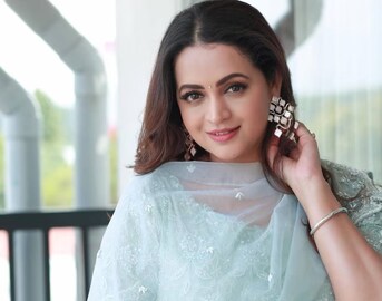 রাগে তেলুগু অভিনেত্রীকে যৌন নির্যাতন জনপ্রিয় তারকার, শোরগোল পড়ে ইন্ডাস্ট্রিতে