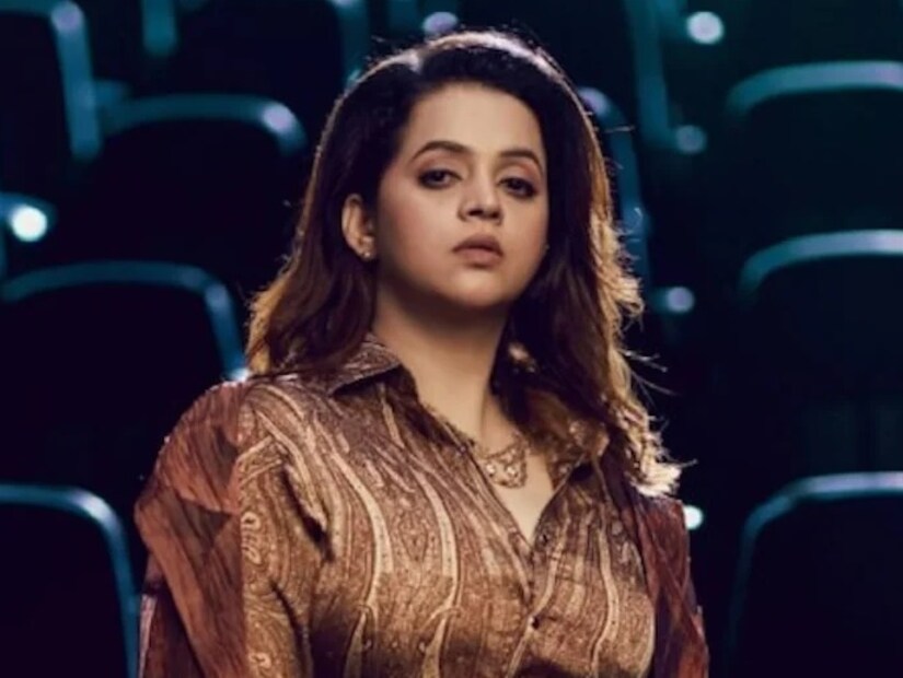 কিন্তু কেন তেলেগু নায়িকার উপর রাগ দিলীপের? এর পিছনে রয়েছে শুধুই প্রতিহিংসা। এক সময় অভিনেতাকে ডিভোর্স দিয়েছিলেন মঞ্জু। সেই সময় আরেক তারকা নায়িকা কাব্য মাধবনের সঙ্গে চুটিয়ে প্রেম করছেন দিলীপ। সেটাই জেনে যান মঞ্জু। ২০১০ সালে অভিনেত্রী ভাবনা, দিলীপ কুমার এবং কাব্য মাধবন একসঙ্গে মার্কিন সফরে গিয়েছিলেন। সেখানে বেশ কিছু শো করেন তাঁরা। তখনই ভাবনা জানতে পারেন, কাব্য মাধবনের সঙ্গে দিলীপ কুমারের সম্পর্ক রয়েছে।