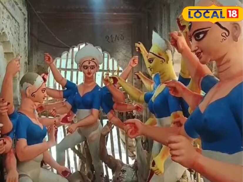 নবরাত্রিতে কাশী এখন ধীরে ধীরে একটুকরো বাংলায় রূপান্তরিত হচ্ছে। শহরের অনেক জায়গায় নবরাত্রির অষ্টমী ও নবমীর প্যান্ডেল তৈরির কাজ শেষ পর্যায়ে। বলা যায়, ফিনিশিং টাচ দেওয়া চলছে৷