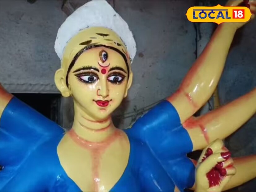নবরাত্রির সময় কাশী এখন ধীরে ধীরে মিনি বাংলায় রূপান্তরিত হচ্ছে। নগরীতে স্থাপন করা প্যান্ডেলগুলোতে দেবী মাতৃমূর্তি আনার প্রস্তুতি চূড়ান্ত করা হচ্ছে। আলোয় ঝলমল করছে চারপাশে৷