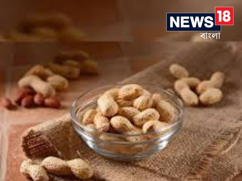 ডায়েটিশিয়ানদের মতে, চিনাবাদামে যে ফ্যাট থাকে, তা হার্টের স্বাস্থ্যের জন্য খুবই উপকারী বলে মনে করা হয়। চিনাবাদাম খাওয়া ডায়াবেটিস রোগীদের হৃদরোগের ঝুঁকি কমাতে পারে, কারণ এটি খারাপ কোলেস্টেরল কমাতে সাহায্য করতে পারে। চিনাবাদাম খাওয়ার অনেক উপকারিতা রয়েছে, তবে ডায়াবেটিস রোগীদের এটি সীমিত পরিমাণে খাওয়া উচিত। খুব বেশি চিনাবাদাম খেলে ক্যালরির পরিমাণ বেড়ে যায়, যা ডায়াবেটিস রোগীদের সমস্যায় ফেলতে পারে। ডায়াবেটিস রোগীদের দিনে মাত্র এক মুঠো চিনাবাদাম খাওয়া উচিত। বেশি পরিমাণে খাওয়া এড়িয়ে চলুন।