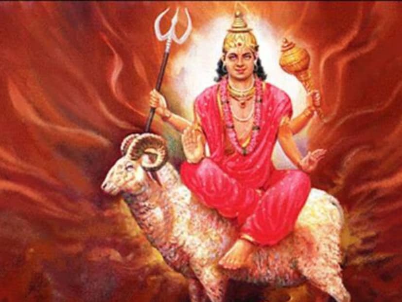 বৈদিক জ্যোতিষশাস্ত্র অনুসারে, ট্রানজিট সরাসরি নয়টি গ্রহ এবং ১২টি রাশির সঙ্গে সম্পর্কিত। ট্রানজিট মানে গ্রহের গতিবিধি, যখন একটি গ্রহ এক রাশি থেকে অন্য রাশিতে প্রবেশ করে। এই প্রক্রিয়া একজন ব্যক্তির জীবন এবং দেশ ও বিশ্বের উপর গভীর প্রভাব ফেলে।