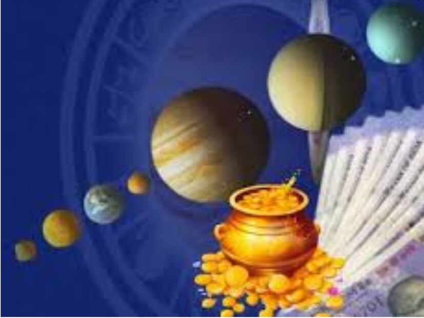 বৈদিক জ্যোতিষশাস্ত্র অনুসারে, একটি নির্দিষ্ট সময়কাল শেষ করার পর, সমস্ত গ্রহ তাদের বর্তমান রাশিচক্র ছেড়ে অন্য রাশিতে প্রবেশ করে, যার ইতিবাচক এবং নেতিবাচক প্রভাব ১২টি রাশির জাতকদের উপর পড়ে।
