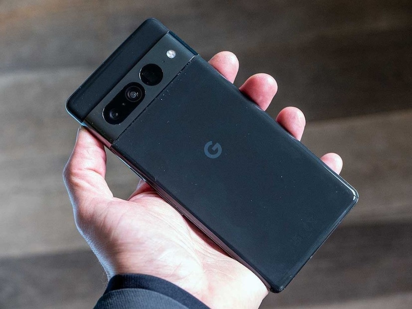 Google Pixel 7a (Charcoal, 128 GB):প্রি-সেল প্রাইস ছিল ৪৩৯৯৯ টাকা। প্রাইস অন অফার বা অফারের মূল্য হবে ২৯৯৯৯ টাকা।