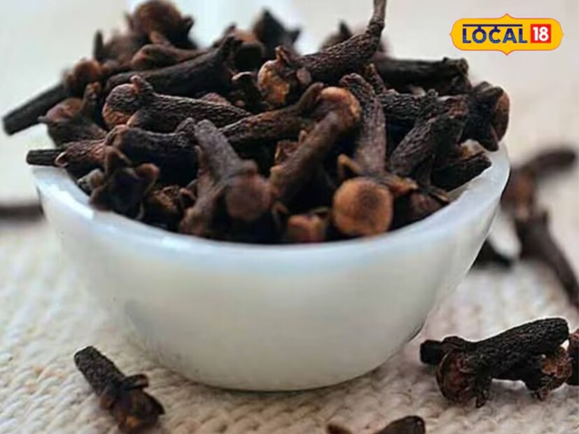 লবঙ্গে ইউজেনল নামক একটি উপাদান রয়েছে, যা ব্যথা উপশম করতে এবং প্রদাহ কমাতে সাহায্য করে, বিশেষ করে দাঁতের ব্যথা এবং মাড়ির সমস্যায়। এটি হজম প্রক্রিয়ার উন্নতি ঘটায়, গ্যাস এবং বদহজমের মতো সমস্যা থেকে মুক্তি দেয়। লবঙ্গ সেবন সর্দি, কাশি এবং গলা ব্যথা থেকে মুক্তি দেয়। এছাড়া এটি শ্বাসযন্ত্রকে শক্তিশালী করে এবং রোগ প্রতিরোধ ক্ষমতা বাড়ায়।
