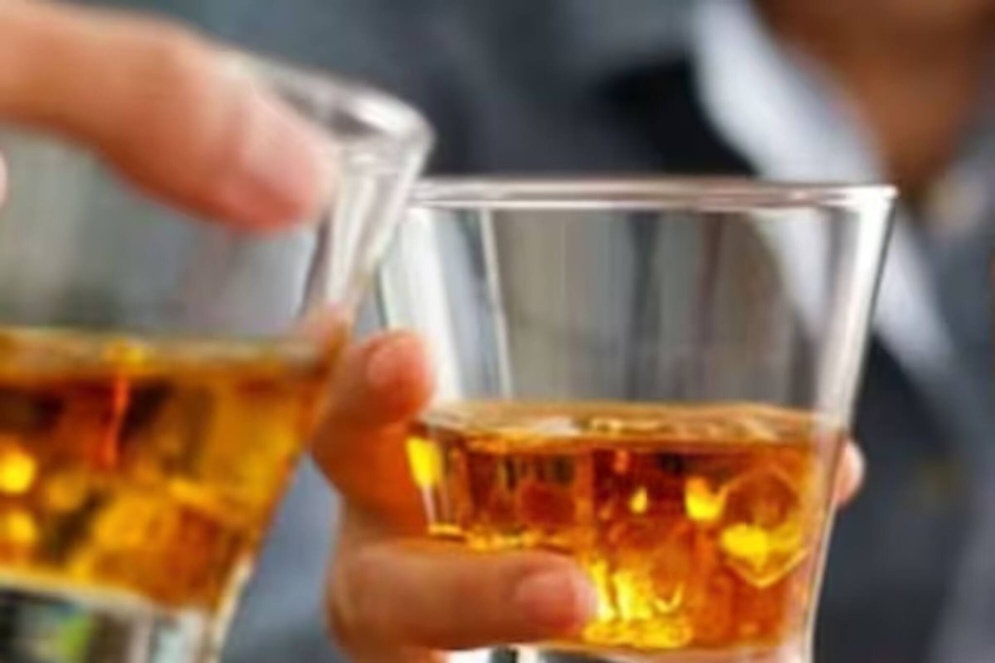 'পেগ' ব্যাপারটা কী? মদ কেন ৩০ বা ৬০ মিলি পেগে দেওয়া হয়? জানেন না অনেকে