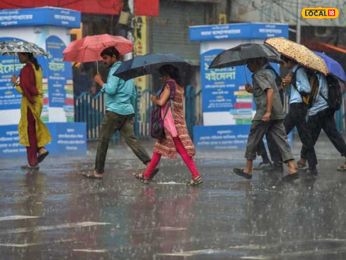 বৃষ্টির দাপট যেন কোনওভাবেই কমছে না দক্ষিণের জেলাগুলিতে। টানা ঝড়-বৃষ্টির সম্ভাবনা রয়েছে আবারও। ভিজতে পারে জেলা পুরুলিয়াও। ‌ প্রবল ঝড় বৃষ্টির সম্ভাবনা না থাকলেও হালকা থেকে মাঝারি বৃষ্টির সম্ভাবনা রয়েছে।