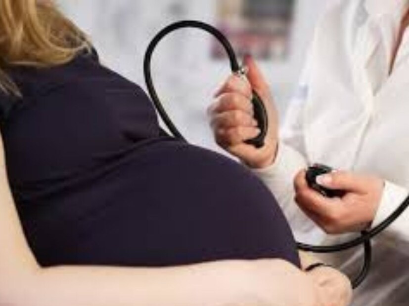 ৩৫ এবং ৪০ বছর বয়সের পরে, IVF সফল হওয়ার সম্ভাবনা কমতে শুরু করে। কিছু ক্ষেত্রে, ৪০ বছরের বেশি বয়সী মহিলারা গর্ভাবস্থার জন্য দাতা ডিমের বিকল্প বেছে নিতে পারেন, অর্থাৎ, তারা অন্য মহিলার ডিমের সাহায্যে গর্ভবতী হতে পারে। বয়স শুধুমাত্র IVF এর সাফল্যের হারকে প্রভাবিত করে না, মা ও শিশুর স্বাস্থ্যকেও প্রভাবিত করতে পারে।