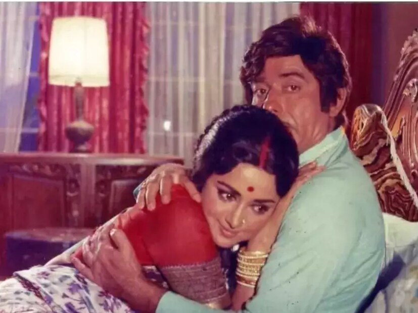 রাজকুমার কথিত আছে রাজকুমারও মনে মনে হেমা মালিনীর প্রেমে পড়েছিলেন। লোকেরাও অনুমান করতে শুরু করেছিল যে তাঁদের দুজনের মধ্যে সম্পর্ক রয়েছে। কিন্তু হেমা মালিনী ও রাজকুমার কখনোই এ নিয়ে খোলাখুলি কথা বলেননি।
