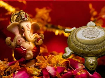 বাড়িতে পিতলের কচ্ছপ রাখলেই খুশি হবেন মা লক্ষী, ম্যাজিকের মতো বদলাবে ভাগ্য!