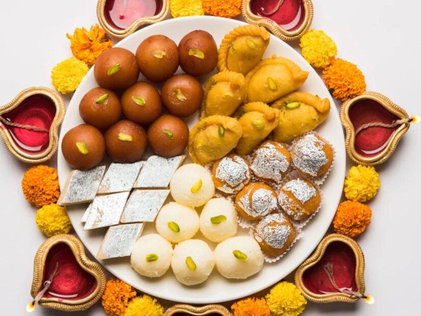 দীপাবলির ছুটি কখন?আলোর উৎসব হিসেবে পরিচিত দীপাবলি, ভারতজুড়ে অত্যন্ত আনন্দ ও উৎসাহের সঙ্গে পালিত হয়। বাড়িঘর প্রদীপ, মোমবাতি এবং রঙ্গোলি দিয়ে সাজানো হয়। দেবী লক্ষ্মীর পুজো করা হয় এবং আতশবাজি পোড়ানো হয়। এই বছর, দীপাবলির ছুটি ২০ অক্টোবর। দেশব্যাপী স্কুল বন্ধ থাকে এই দিন।