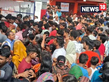 তিন যুবককে ছুড়ি দিয়ে কোপাল দুষ্কৃ্তিরা, মৃত ১, রাস্তায় লাশ ফেলে প্রতিবাদ পরিবারের সদস্যদের