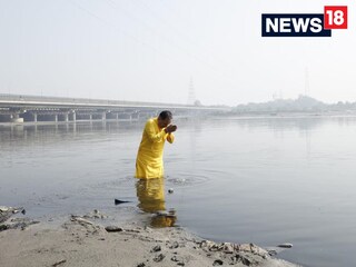যমুনায় ডুব দিয়ে চরম বিপাকে বিজেপি নেতা