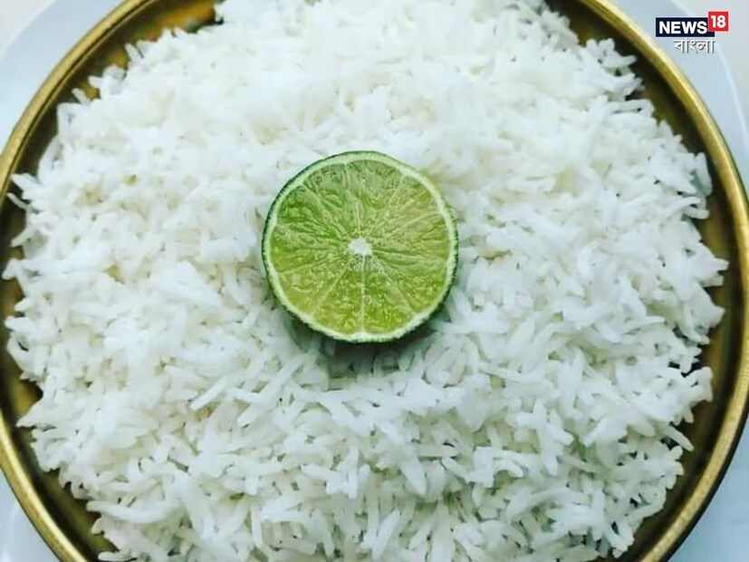 তিনি আরও বলেন, ‘লেবুর পুষ্টিগুণ সম্পূর্ণরূপে উপভোগ করতে, গরম খাবার বা পানীয়ের সঙ্গে এগুলি যোগ না করাই ভাল। ফুটন্ত গরম ভাতে লেবু না দেওয়াই ভাল। একটু ঠান্ডা হলে তারপর খাবেন।’ (Disclaimer: এই প্রতিবেদনটি কেবলমাত্র সাধারণ তথ্যের জন্য, তাই বিস্তারিত জানতে হলে সর্বদা বিশেষজ্ঞের পরামর্শ নিন)