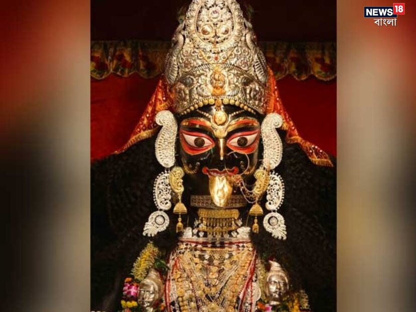 ৩১ অক্টোবর, বৃহস্পতিবার বড়মার পুজো। কিন্তু মানতের পুজো এক সপ্তাহ আগে থেকেই শুরু হয়ে গিয়েছে। 