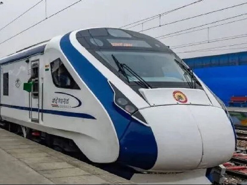 এই প্রসঙ্গে ইস্ট কোস্ট রেলের তরফে জানানো হয়েছে, ওই কোচের টিটি যখন জানতে পারেন, তখন ট্রেনটি কটক ছেড়ে, তিনি সঙ্গে সঙ্গেই ভুবনেশ্বরকে স্টেশনকে সতর্ক করে বিষয়টি জানান। Representative Image