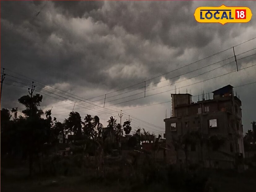 বাঙালির সর্বশ্রেষ্ঠ উৎসব দুর্গোৎসব। বছরে এই চারটে দিনের অপেক্ষায় থাকে আপামোর বঙ্গবাসী। পুজো প্রায় শেষের মুখে, প্রায় গোটা পুজোয় আবহাওয়ার ভাল ছিল। প্রবল ঝড় বৃষ্টি হয়নি দক্ষিণের কোথাও। রেহাই পেয়েছিল পুরুলিয়াবাসী।