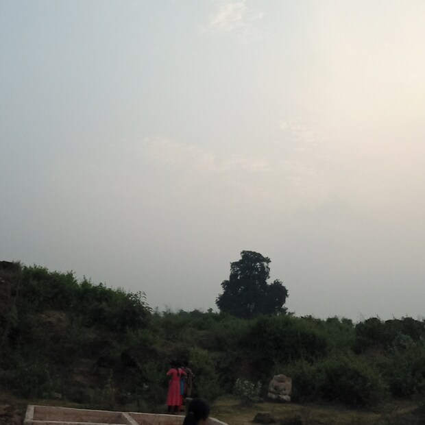 আপাতত আর ভারী বৃষ্টির কোনও সম্ভাবনা নেই রাজ্যে। পুজোর পরেই আবহাওয়ার পরিবর্তন হবে। আর দু’দিনের মধ্যে বর্ষা বিদায় পর্ব শুরু হতে চলেছে রাজ্যে। সামনের সপ্তাহে শুষ্ক আবহাওয়ার শুরু। 