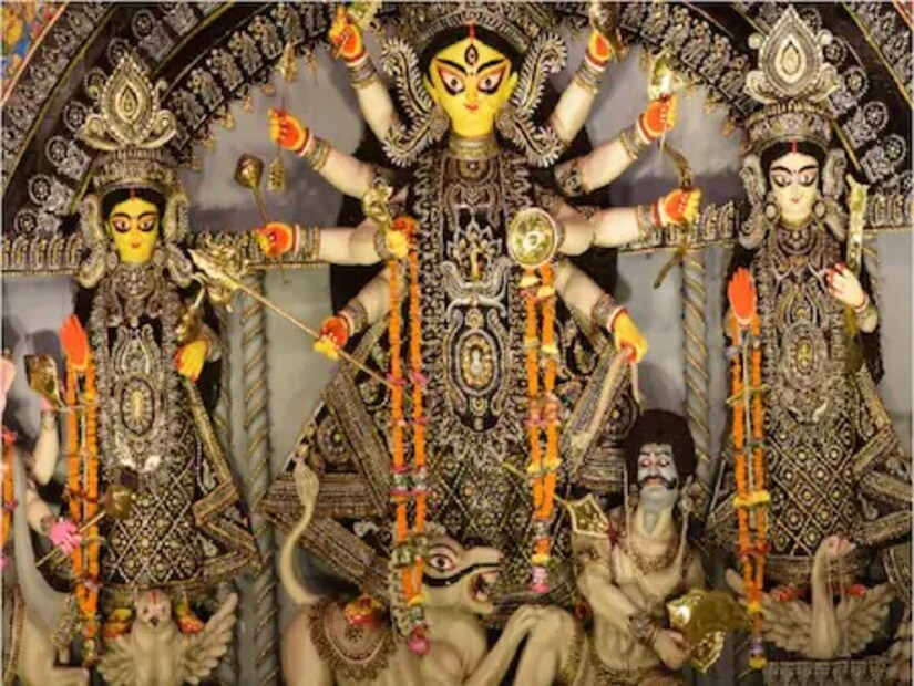 এ বছর দেবীর কৈলাসে গমন ঘোটকে৷ জ্যোতিষমতে এর ফল ছত্রভঙ্গ৷