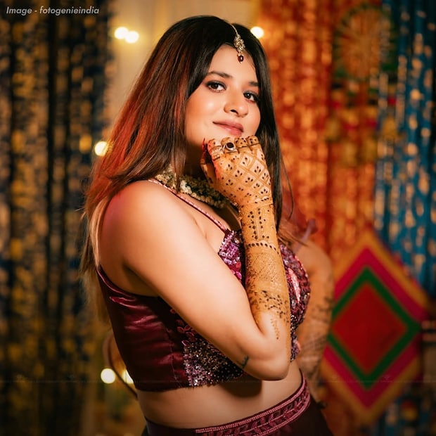 ছোটপর্দার খলনায়িকা হিসাবেই জনপ্রিয় রূপসা। বাংলা ধারাবাহিকের বেশ পরিচিত মুখ বলা চলে তাঁকে। মেহেন্দি, আইবুড়োভাত, গায়ে হলুদ এবং সর্বোপরি বিয়ে- সবেতেই তাঁর সাজ ছিল নজরকাড়া।