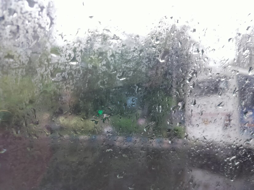 বৃষ্টির সতর্কতা- আবহাওয়া অধি দফতর জানিয়েছে, আজ দেশের কোথাও বৃষ্টির সতর্কতা নেই। IMD-এর মতে, কেরালা, দক্ষিণ তামিলনাড়ু এবং লাক্ষাদ্বীপের বিক্ষিপ্ত জায়গায় বৃষ্টি হতে পারে। ওড়িশা ও পশ্চিমবঙ্গের কিছু এলাকায় হালকা বৃষ্টির সম্ভাবনা রয়েছে। 