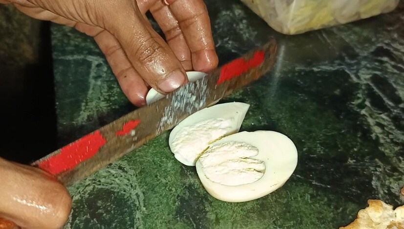 কর্নধার অভিরূপ ভট্টাচার্য জানান, &quot;জেলা কোচবিহারে চিকেন রোল, এগ চিকেন রোল অথবা এগরোল প্রায় সর্বত্র কিনতে পাওয়া যায়। তবে বহু মানুষ রয়েছেন যারা স্বাস্থ্যের কথা ভেবে এগুলির কিছুই খেতে পারেন না। জিম যাঁরা করেন তাঁদের ফাস্ট ফুড প্রায় বাদই রাখতে হয়। তাই বিশেষ রোল তৈরি করা হয়েছে সকলের জন্য।&quot;