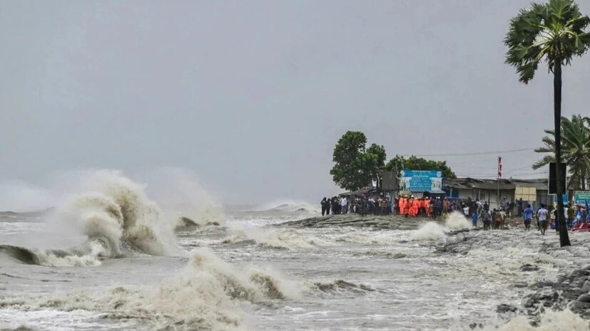 সিস্টেমটি 1001 millibars. হারে শক্তি বাড়াচ্ছে। আগামী ২৪ ঘণ্টায় এটি গভীর (Depression) থেকে অতি গভীর নিম্নচাপে (Deep Depression)পরিণত হবে। আগামী ৪৮ ঘণ্টায় একটি অতি গভীর নিম্নচাপ থেকে ঘূর্ণিঝড়(Cyclonic Storm)পরিণত হবে। আগামী ৭২ ঘণ্টায় এটি ঘূর্ণিঝড় থেকে তীব্র ঘূর্ণিঝড় (Severe Cyclonic Storm)-এ পরিণত হতে চলেছে। 