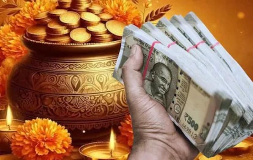 ধনতেরাসের রাতে বাড়ির উত্তর-পূর্ব কোণে গরুর ঘির প্রদীপ জ্বালানো খুবই শুভ বলে মনে করা হয়। এই প্রদীপ জ্বালানোর সময় কিছু জাফরান এবং কিছু চাল যোগ করুন। এতে করে ঘরে ধন-সম্পদ বৃদ্ধি পায় এবং দেবী লক্ষ্মীর বিশেষ আশীর্বাদও পাওয়া যায়।