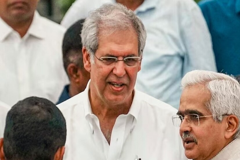 আর এই শুভ অনুষ্ঠানে আমরা আমাদের উন্নয়নমূলক এবং জনহিতকর উদ্যোগগুলিকে এগিয়ে নিয়ে যাওয়ার জন্য এবং দেশ গঠনে আমাদের ভূমিকা পালন করার জন্য নিজেদেরকে পুনরায় উৎসর্গ করি। টাটা ট্রাস্টের তরফে একটি বিবৃতিতে বলা হয়েছে যে, টাটা ট্রাস্টের বিভিন্ন ট্রাস্টিরা মিলে মুম্বইয়ে একটি যৌথ বৈঠক করেছে। টাটা ট্রাস্টের চেয়ারম্যান রতন এন টাটার প্রয়াণে গভীর শোক প্রকাশ করেছেন তাঁরা। সেই সঙ্গে টাটা গ্রুপের প্রতি তথা দেশ গঠনে তাঁর অবদানের কথাও স্মরণ করেছে। Photo: PTI