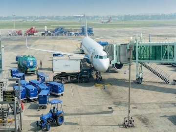 কলকাতা বিমানবন্দরে জরুরি অবতরণ