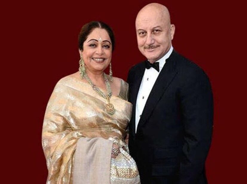 কীভাবে কিরণ এবং অনুপমের প্রেম হল? কবে তাঁরা বিয়ের সিদ্ধান্ত নিলেন। শুভঙ্কর মিশ্রকে দেওয়া সাক্ষাৎকারে এই সব বিষয়ে খোলাখুলি কথা বলেছেন অনুপম। জানিয়েছেন তখন কিরণ বিবাহিত। অনুপম বলিউডে পায়ের তলায় মাটি খুঁজছেন।