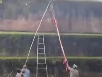 ২০ ফুট দেওয়াল টপকে পালাল অভিযুক্তরা।