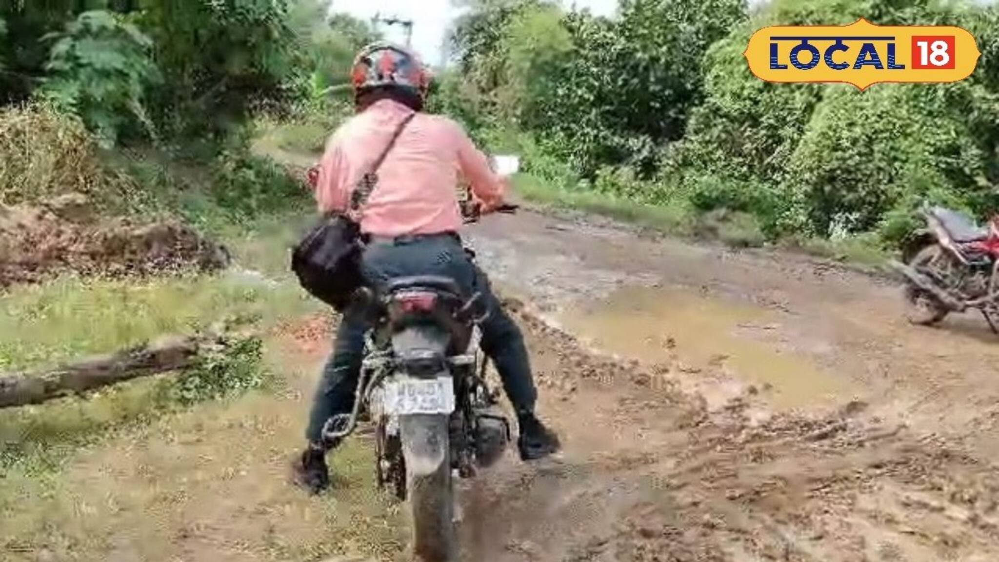 রাস্তা এমন ভয়ে বিদ্যালয়ে যাওয়া বন্ধ করে দিয়েছে পড়ুয়ারা