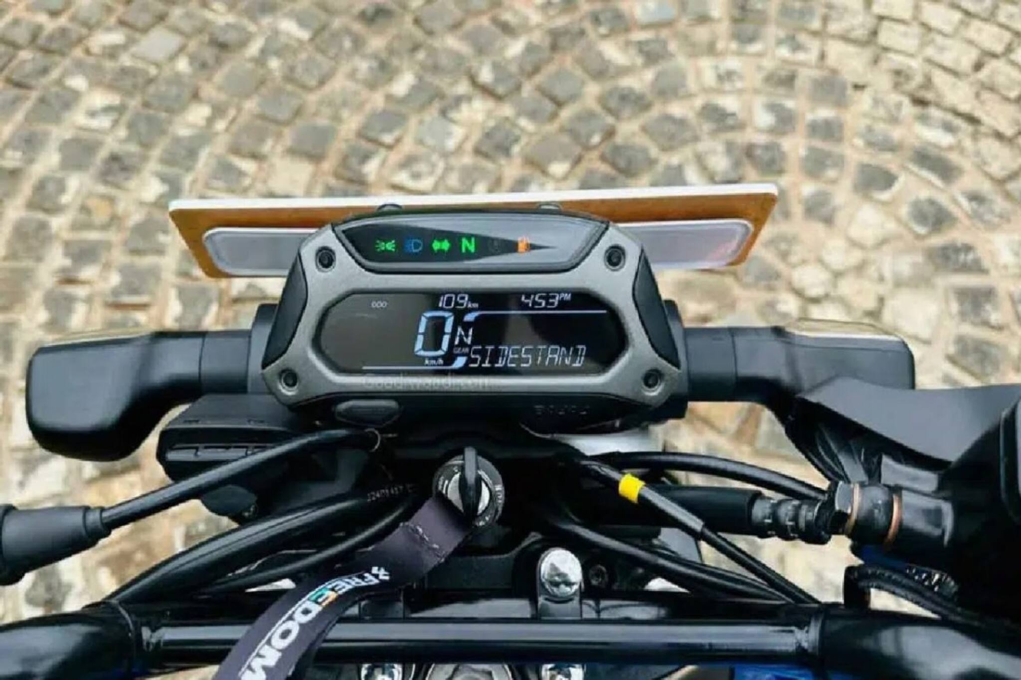 এই বাইক কাঁপাচ্ছে পুজোর বাজার! ১০২ কিমি মাইলেজ! জলের দামে বিক্রি হচ্ছে